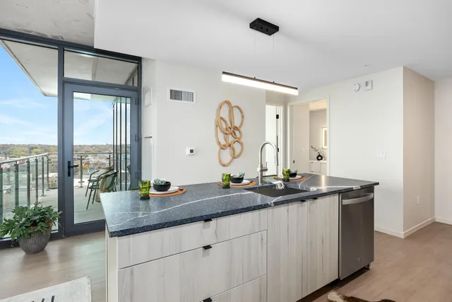 $3,070 | 144 Oakes Street Southwest, Unit 1409, Grand Rapids, MI 49503