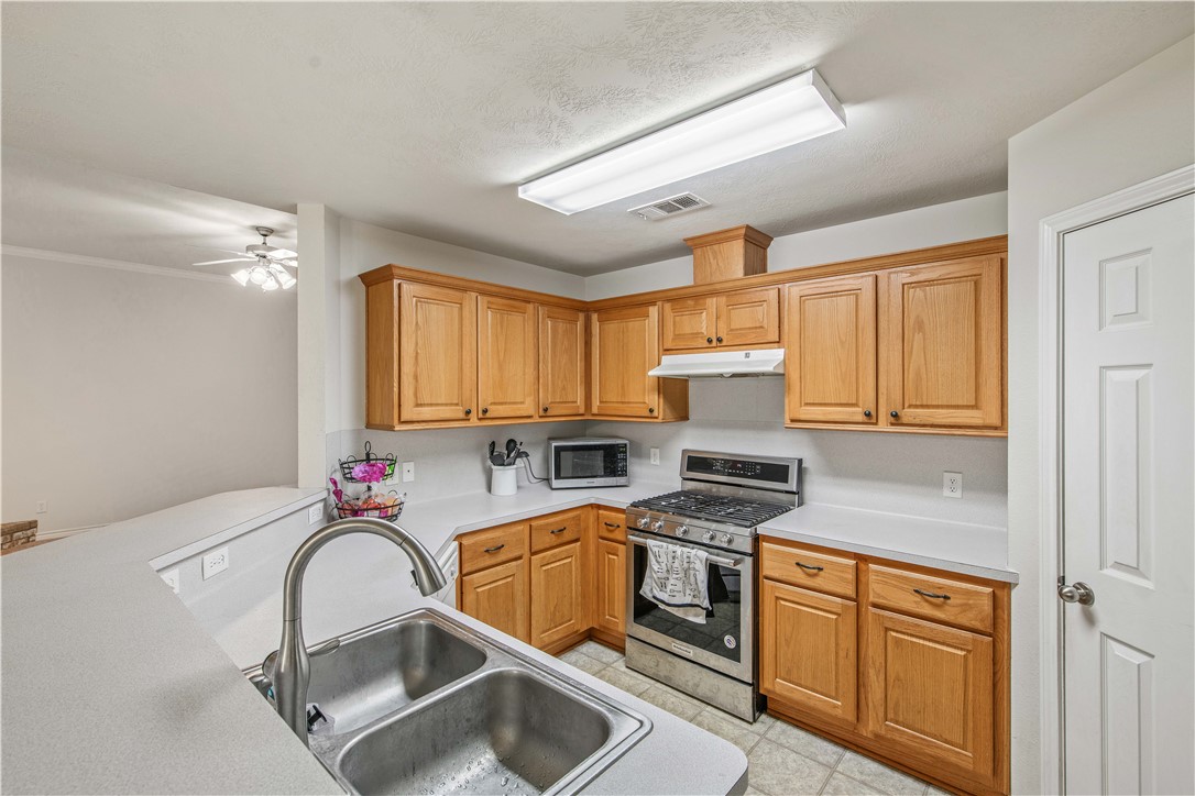 1453 Fincastle Loop College Station, TX 77845 - Photo 9 of 21