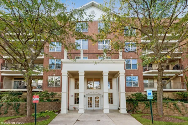 $314,900 | 3100 Town Square Drive, Unit 308, Rolling Meadows, IL 60008