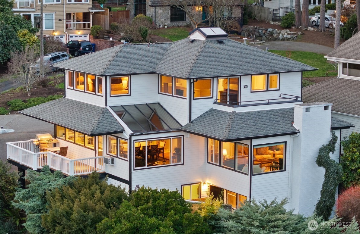 1500 Magnolia Way West Seattle, WA 98199 - Photo 2 of 35