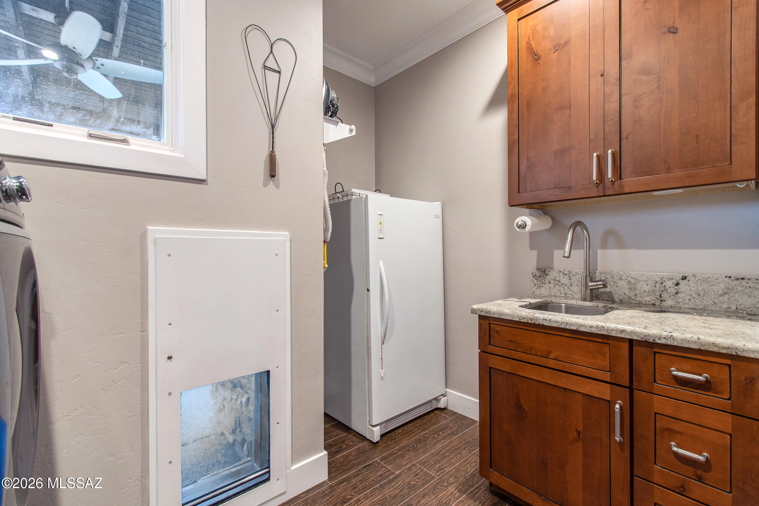 5790 North Abington Road Tucson, AZ 85743 - Photo 39 of 52 laundry room