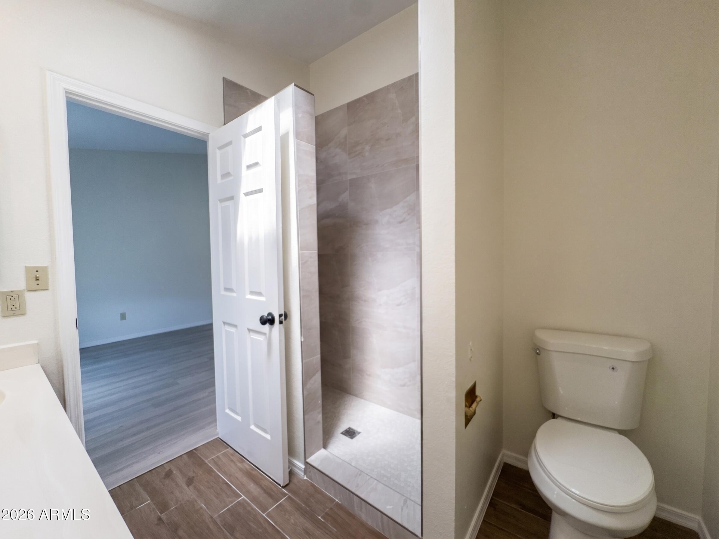 170 East Guadalupe Road, Unit 142 Gilbert, AZ 85234 - Photo 20 of 32 20 - Master shower & toilet