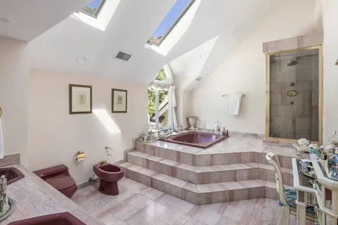 $3,395,000 | 31 Rolling Hill Court West, Sag Harbor, NY 11963