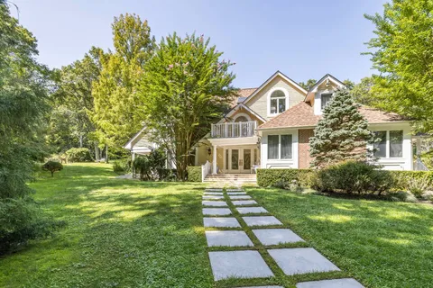 $3,395,000 | 31 Rolling Hill Court West, Sag Harbor, NY 11963