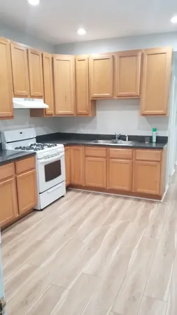 $2,100 | 840 North Damen Avenue, Unit 3F, Chicago, IL 60622