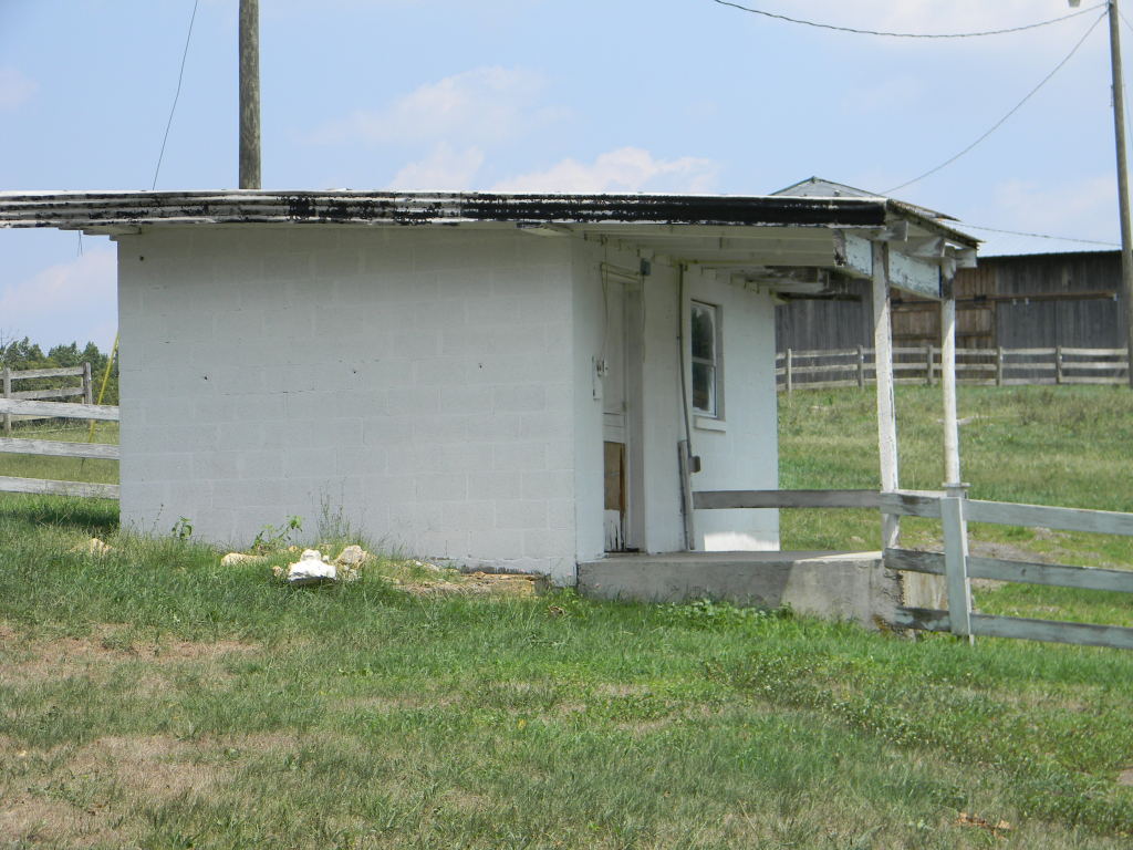 5222 Blacksburg Road Troutville, VA 24175 - Photo 28 of 38 an outdoor space with plants