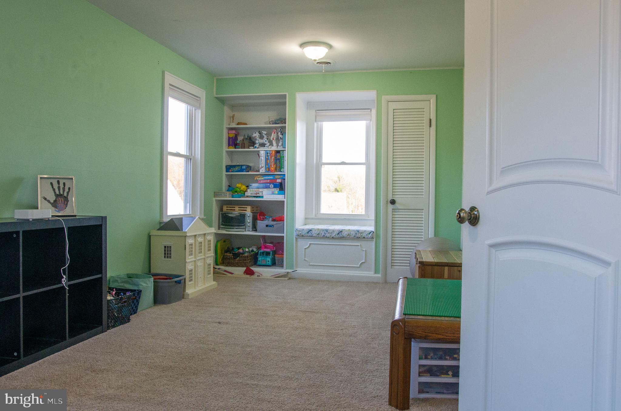 19201 Cardinal Heights Road Triangle, VA 22172 - Photo 34 of 66 Bedroom 4 built in bookshelves and window seat