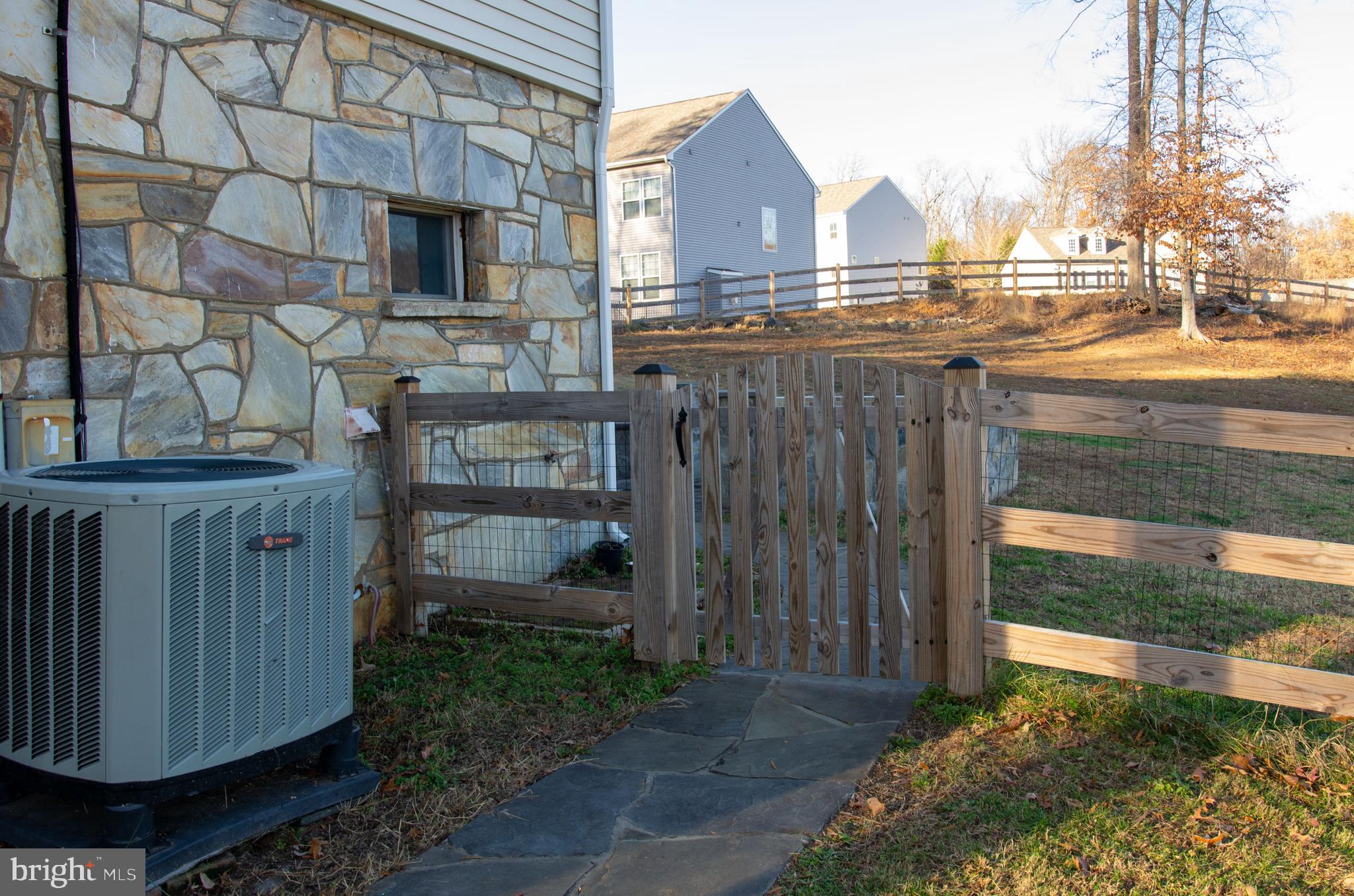 19201 Cardinal Heights Road Triangle, VA 22172 - Photo 51 of 66 Side wooden gate to fenced backyard
