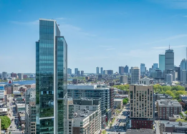 $4,750 | 188 Brookline Avenue, Unit 27D, Boston, MA 02215