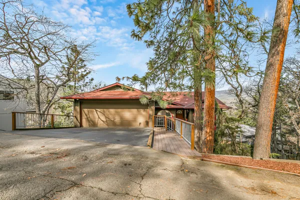 $750,000 | 211 Glenview Drive, Ashland, OR 97520