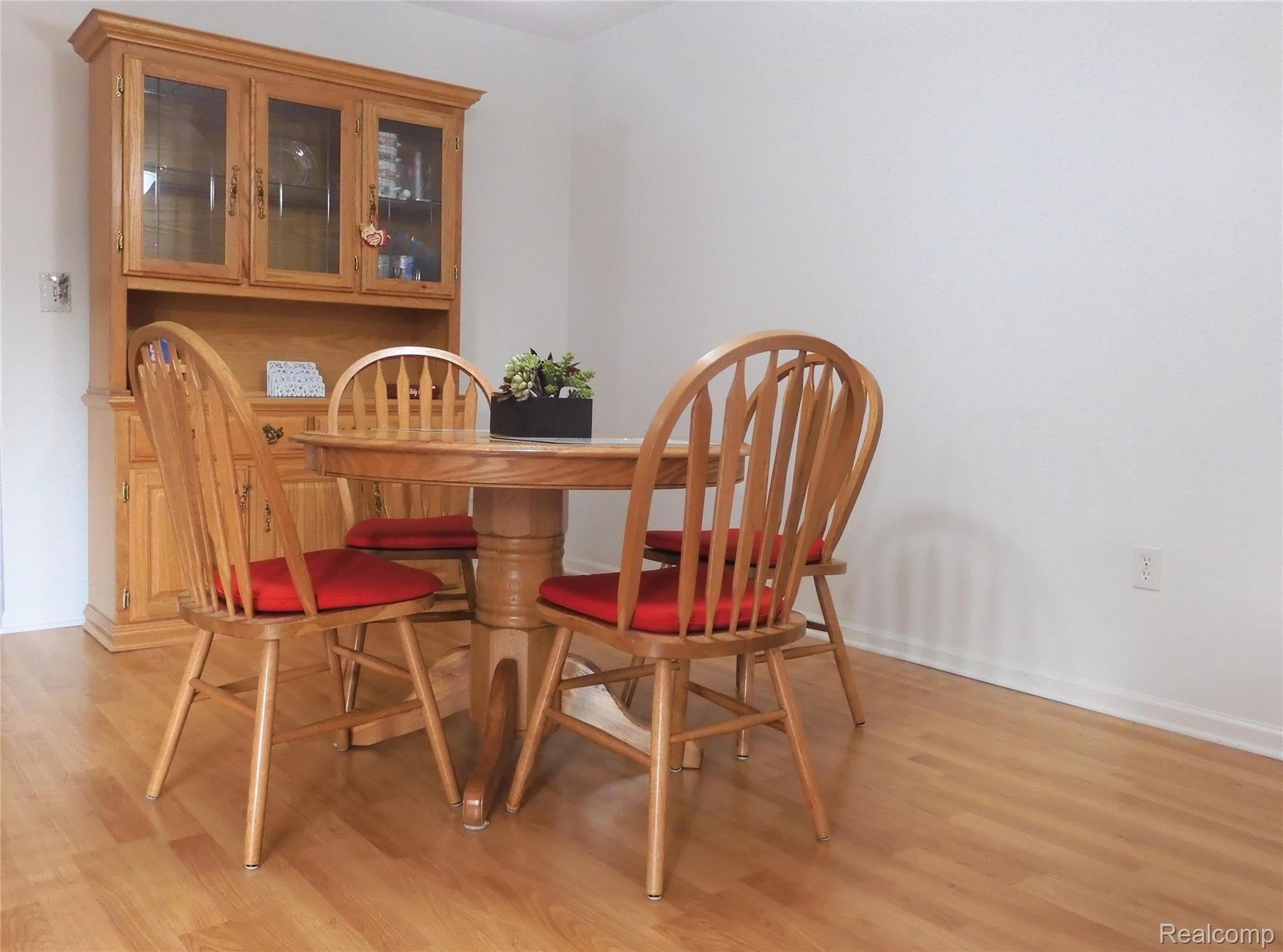 33480 Utica Road Fraser, MI 48026 - Photo 8 of 31 8 Dining Area.JPG