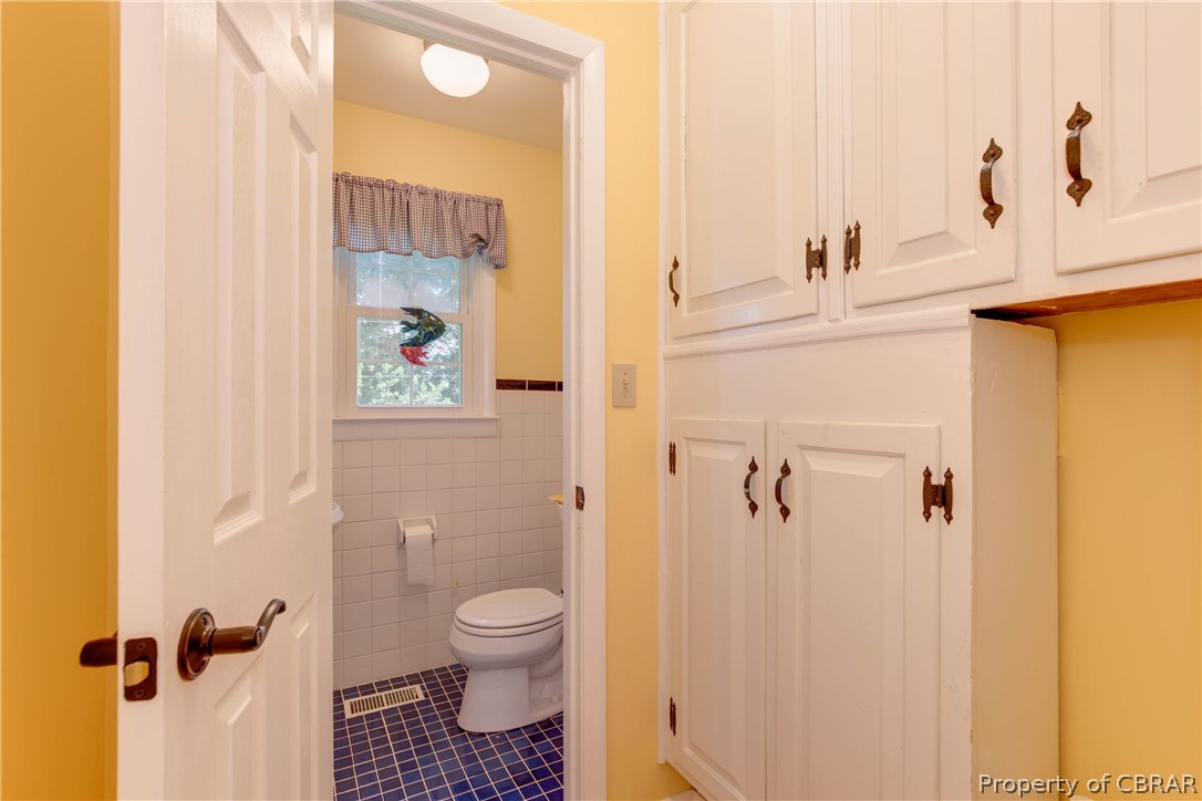 351 Reeves Road Hudgins, VA 23076 - Photo 24 of 41 a bathroom with a sink toilet and shower