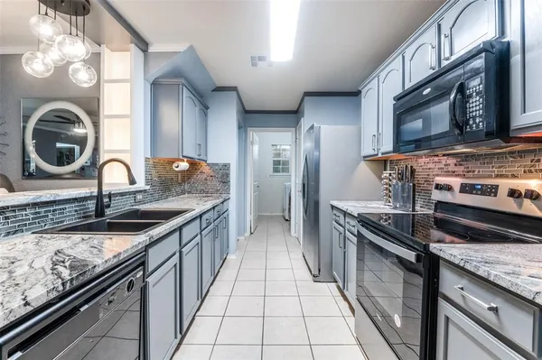 $320,000 | 838 Smokey Oak Drive, Lancaster, TX 75146