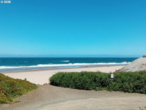 $50,000 | 4875 Highway 101, Unit 93, Depoe Bay, OR 97341