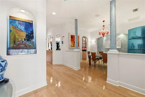 $689,000 | 615 Saxony Boulevard, St. Petersburg, FL 33716