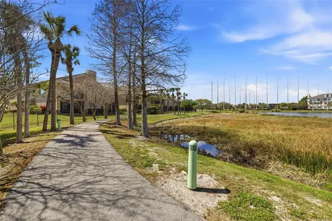 $689,000 | 615 Saxony Boulevard, St. Petersburg, FL 33716