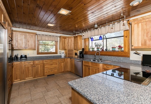 97 Preston Place Beverly, MA 01915 - Photo 5 of 26
