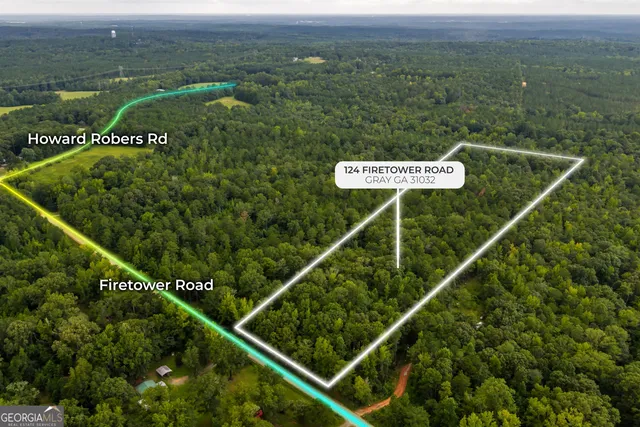 a view of a tennis court