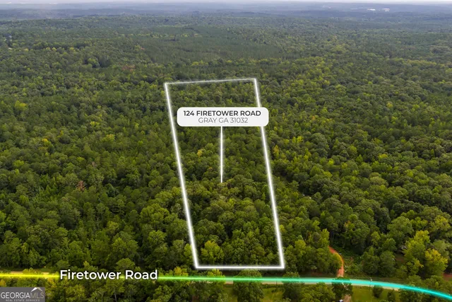 a sign that is sitting on the side of a road