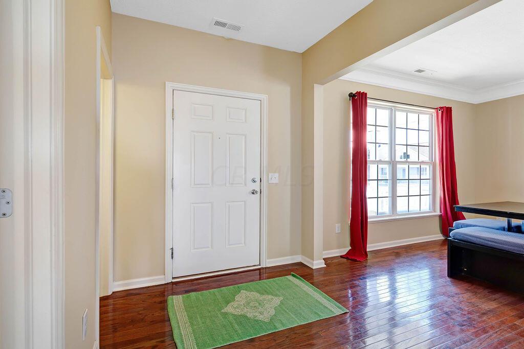 5713 Gingrey Road Dublin, OH 43016 - Photo 3 of 38 Gallery Image 3