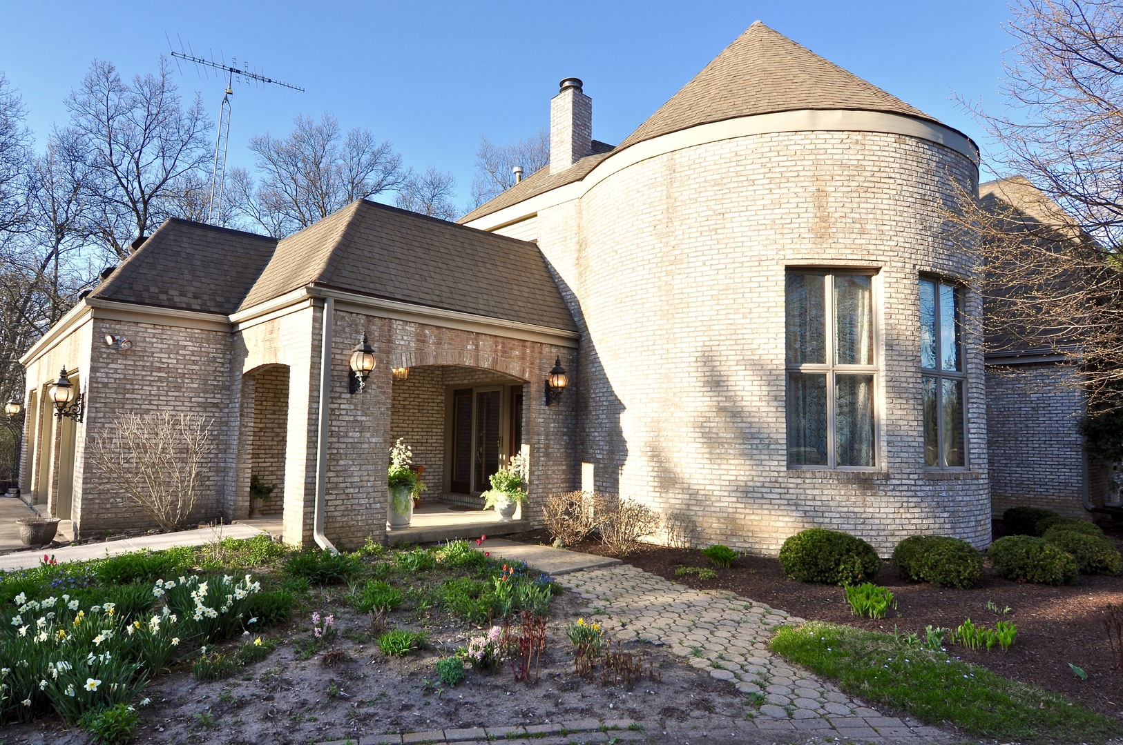 16161 Whipple Road Sycamore, IL 60178 - Photo 40 of 45 a front view of a house with garden