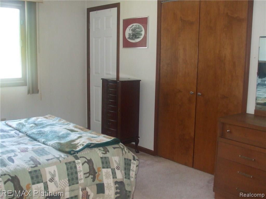 6695 Cuthbert Road White Lake, MI 48383 - Photo 10 of 31 DSCF2647.JPG