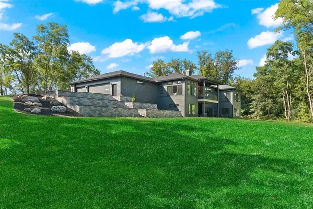 $1,699,000 | 815 North English Settlement Avenue, Rochester, WI 53105