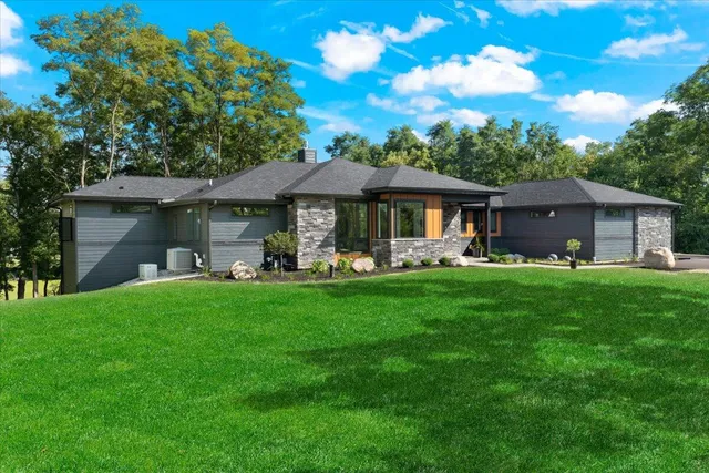 $1,699,000 | 815 North English Settlement Avenue, Rochester, WI 53105