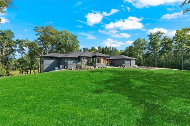 $1,699,000 | 815 North English Settlement Avenue, Rochester, WI 53105
