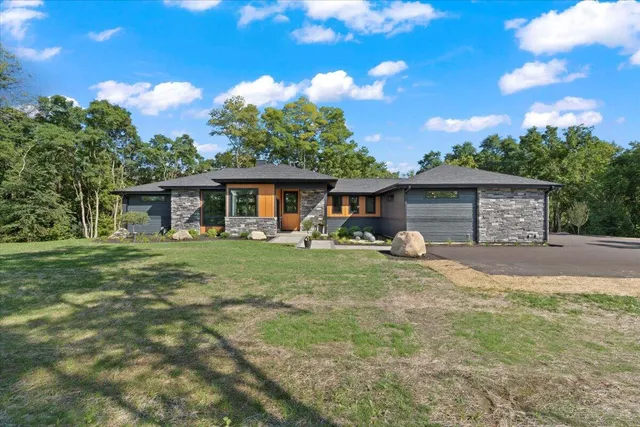 $1,699,000 | 815 North English Settlement Avenue, Rochester, WI 53105