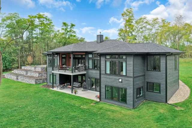 $1,699,000 | 815 North English Settlement Avenue, Rochester, WI 53105