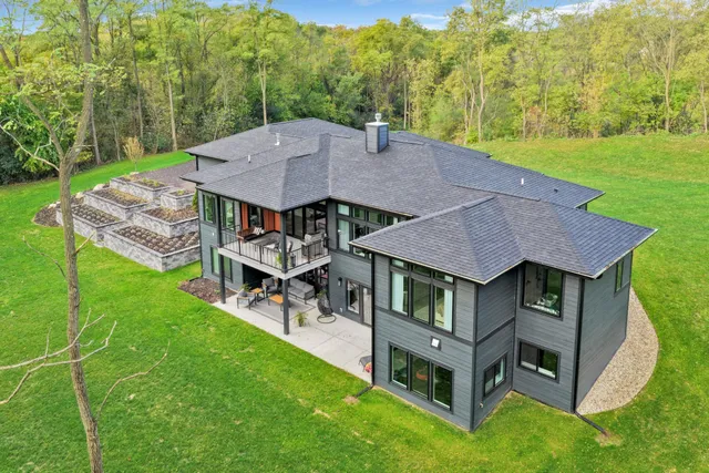 $1,699,000 | 815 North English Settlement Avenue, Rochester, WI 53105