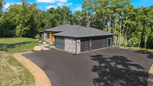 $1,699,000 | 815 North English Settlement Avenue, Rochester, WI 53105