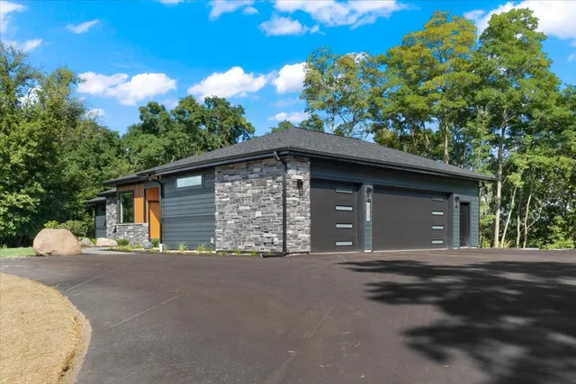 $1,699,000 | 815 North English Settlement Avenue, Rochester, WI 53105