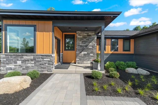 $1,699,000 | 815 North English Settlement Avenue, Rochester, WI 53105