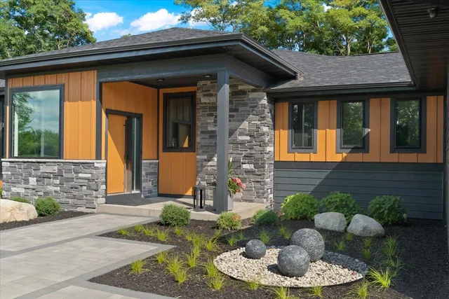 $1,699,000 | 815 North English Settlement Avenue, Rochester, WI 53105