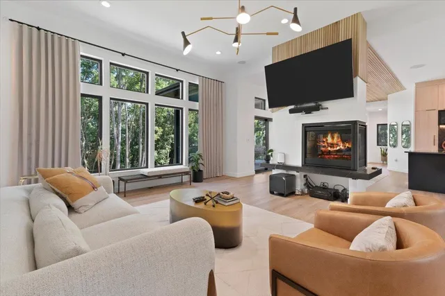 $1,699,000 | 815 North English Settlement Avenue, Rochester, WI 53105