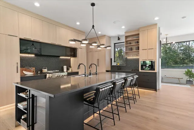 $1,699,000 | 815 North English Settlement Avenue, Rochester, WI 53105