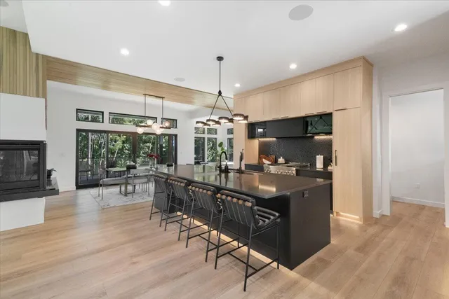 $1,699,000 | 815 North English Settlement Avenue, Rochester, WI 53105