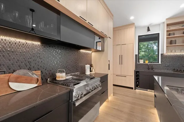 $1,699,000 | 815 North English Settlement Avenue, Rochester, WI 53105