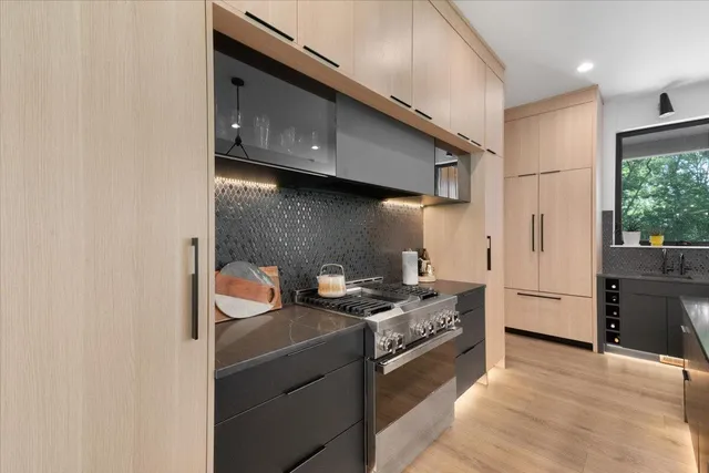 $1,699,000 | 815 North English Settlement Avenue, Rochester, WI 53105