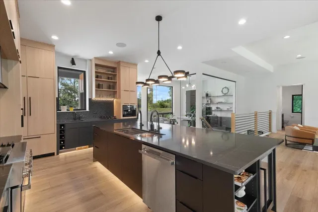 $1,699,000 | 815 North English Settlement Avenue, Rochester, WI 53105