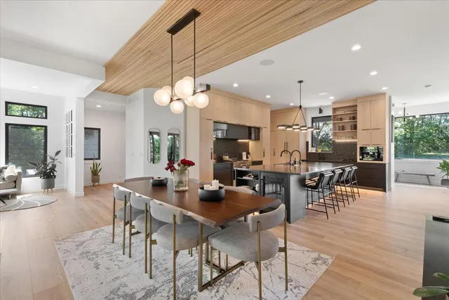 $1,699,000 | 815 North English Settlement Avenue, Rochester, WI 53105