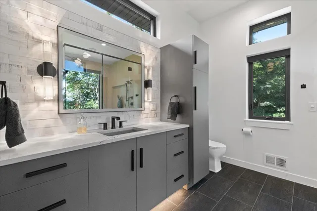 $1,699,000 | 815 North English Settlement Avenue, Rochester, WI 53105