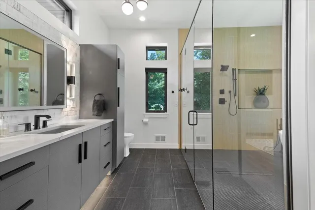 $1,699,000 | 815 North English Settlement Avenue, Rochester, WI 53105