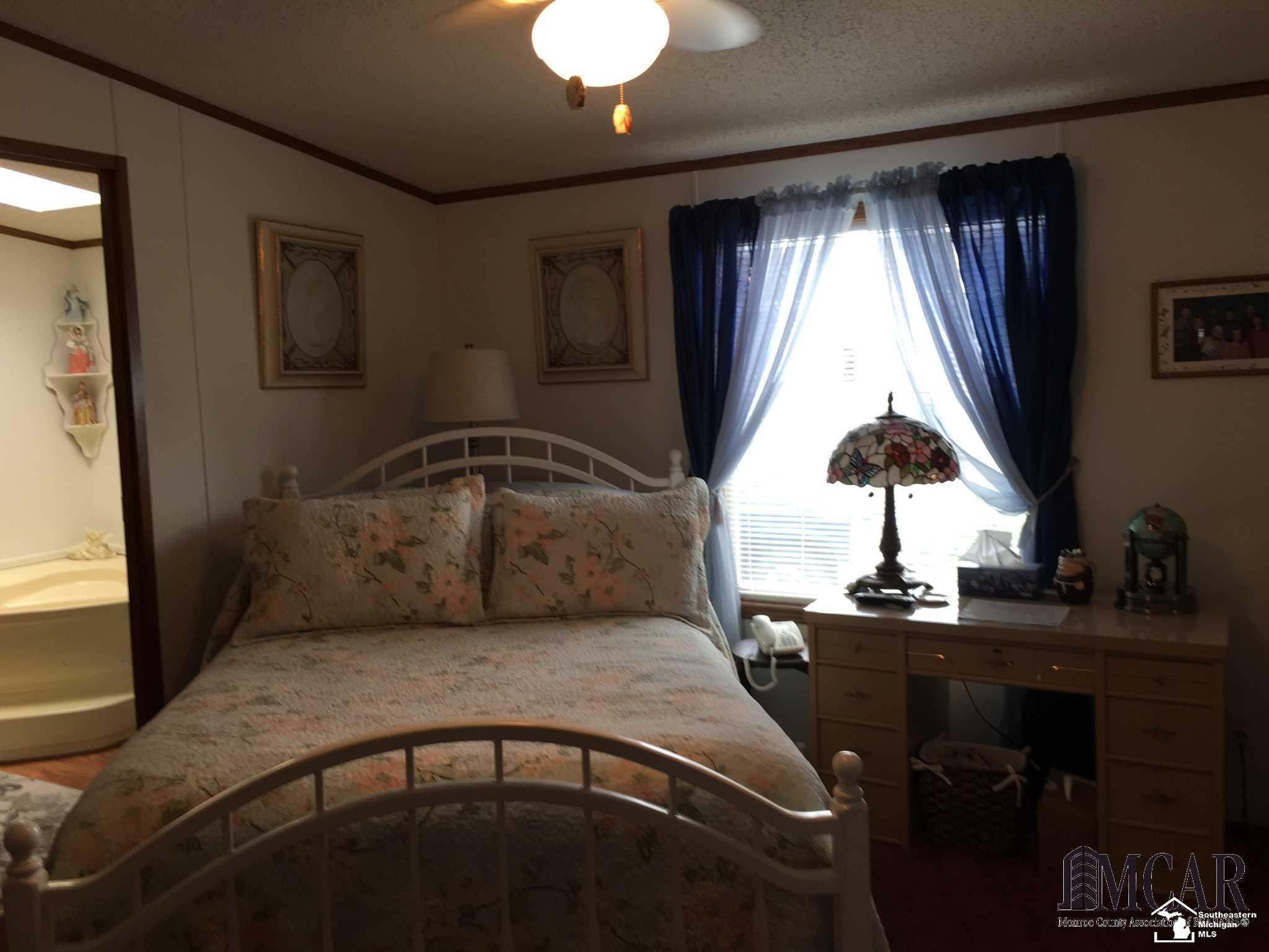 439 Invergarry Temperance, MI 48182 - Photo 10 of 17