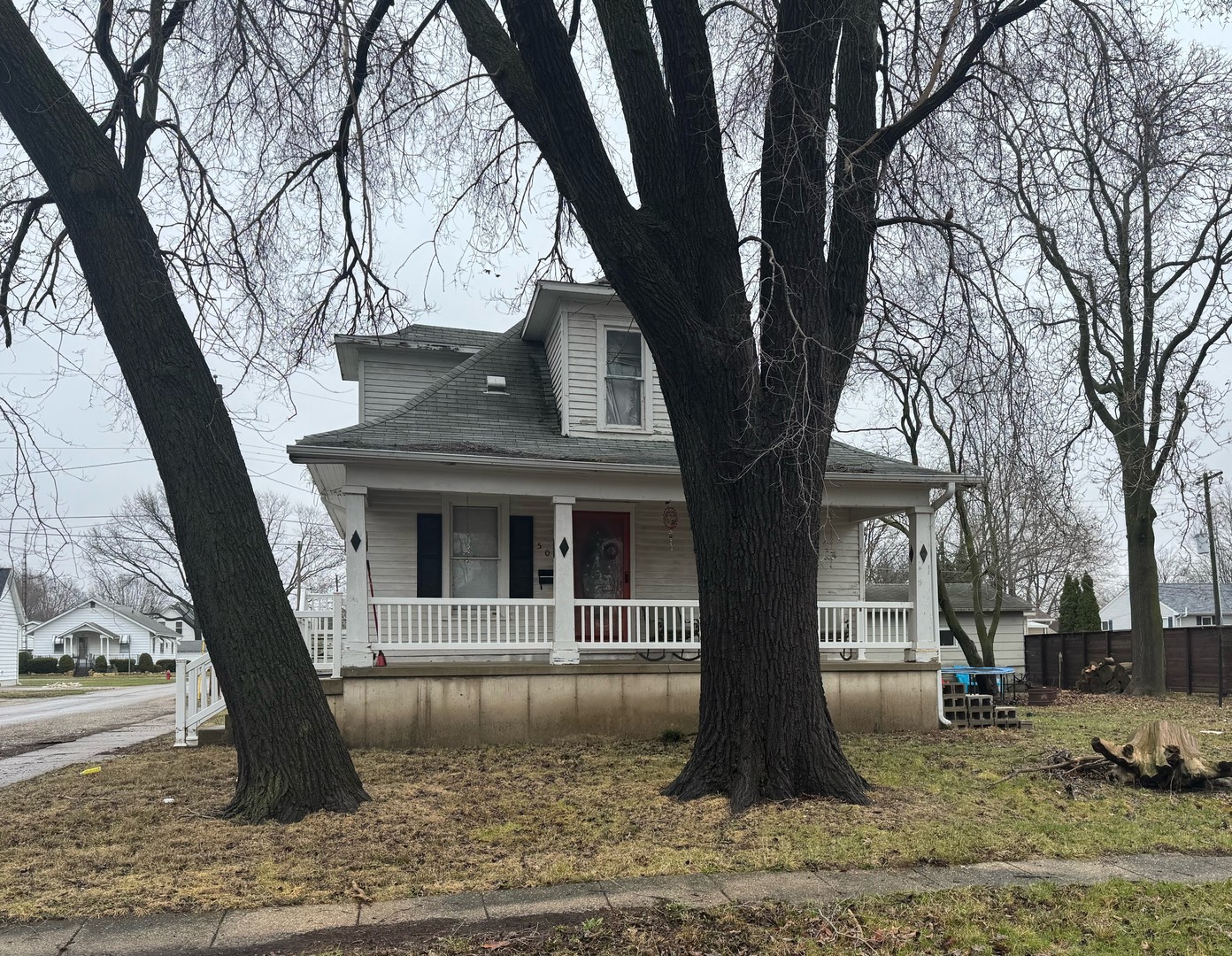 506 South Beech Street Arthur, IL 61911 - Photo 7 of 7 a front view of a house with garden