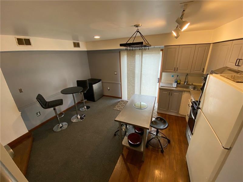 423 Edith Street Pittsburgh, PA 15211 - Photo 7 of 21 Neutral tones and decor.