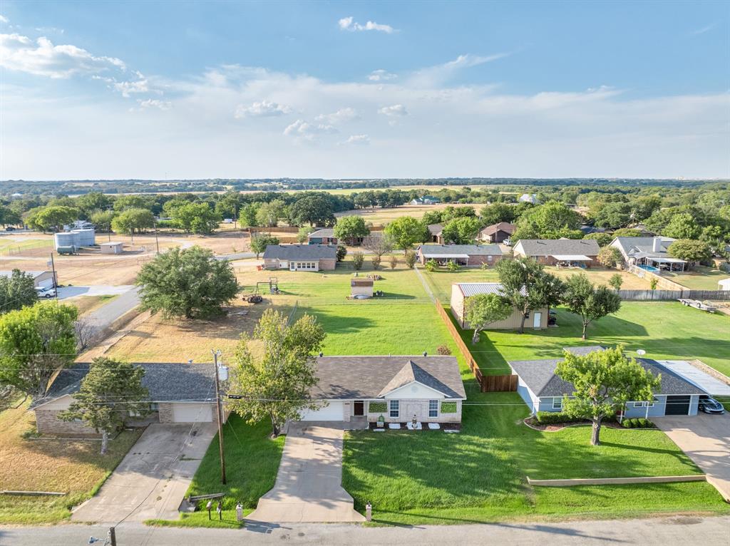3904 Country Meadows Road Granbury, TX 76049 - Photo 2 of 40 Gallery Image 2