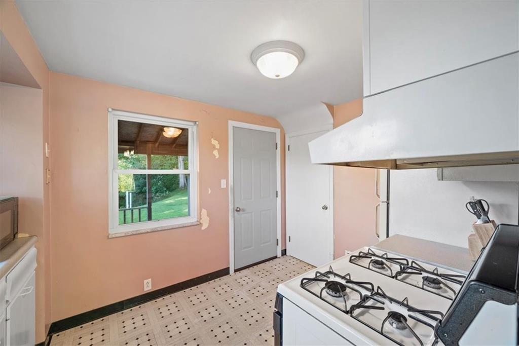 118 Rockingham Road Pittsburgh, PA 15238 - Photo 11 of 31 Gallery Image 11